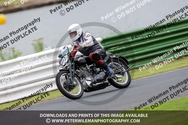 Vintage motorcycle club;eventdigitalimages;mallory park;mallory park trackday photographs;no limits trackdays;peter wileman photography;trackday digital images;trackday photos;vmcc festival 1000 bikes photographs